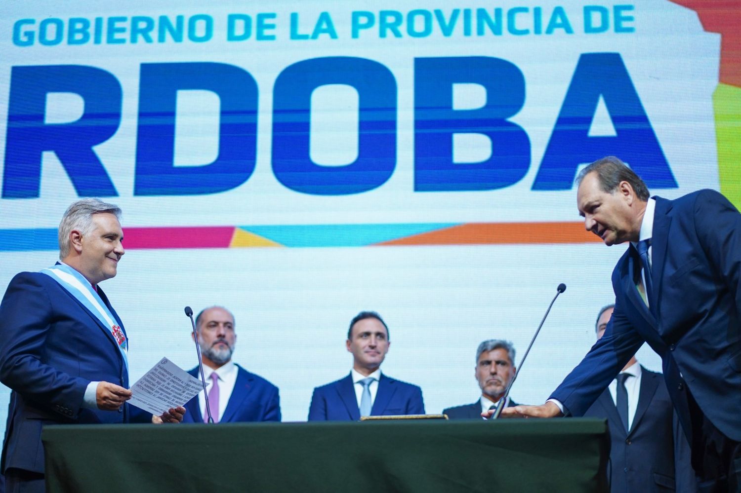 Gabinete de Llaryora: los ministros que juraron en el Superdomo