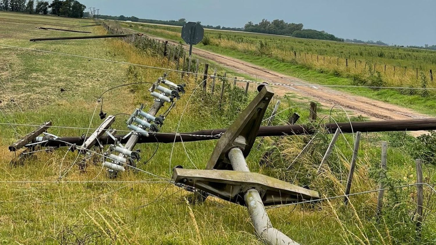 El temporal causó destrozos y dejó sin luz a varias localidades de Carlos Casares