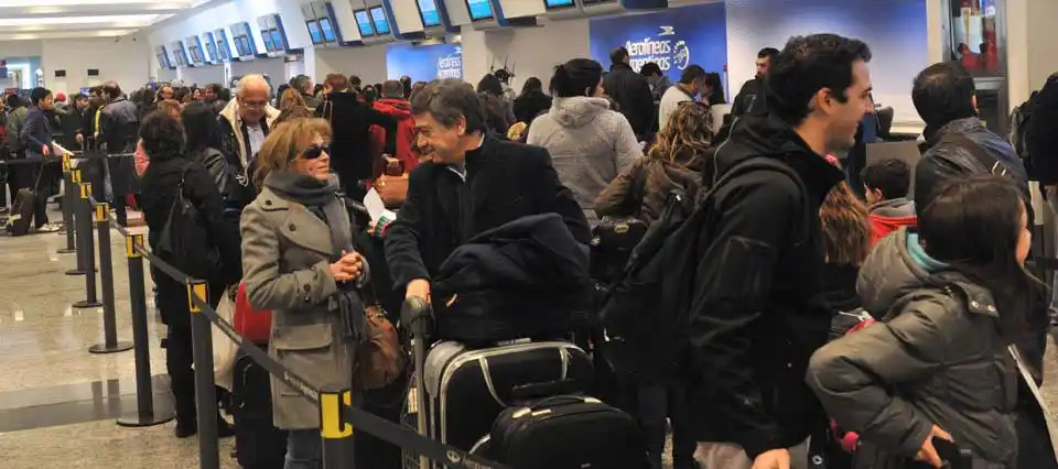 Suspenden vuelos en Aeroparque por fuertes ráfagas