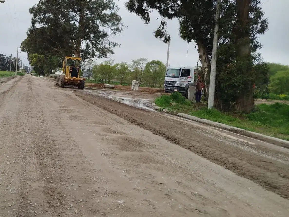 La máquina pasando por Segundo Sombra, de Chapaleofú a Cerrillada.