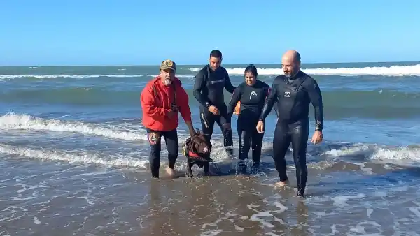 Miembros del equipo de guardavidas de Chascomús recibió capacitación sobre salvamento marítimo en playas