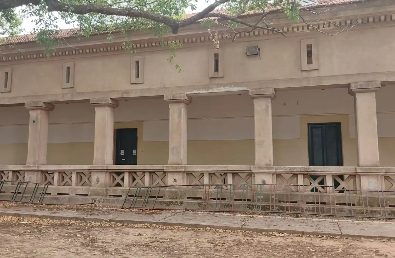 Pidieron 100 pesos para compra de boletines de calificaciones y la gente opinó