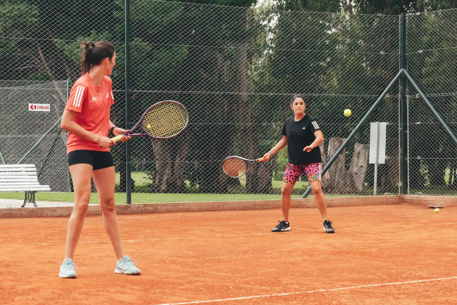 Tenis: se largó el Torneo Aniversario de Cazadores