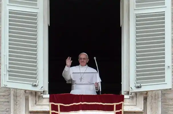 El Papa llamó a demoler "todos los muros que aún dividen el mundo"