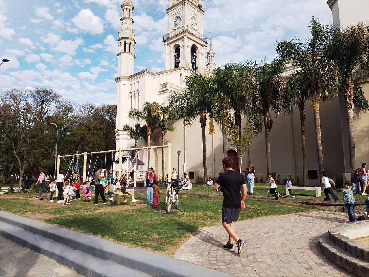 Inauguraron la renovación del Paseo Rocamora con nuevos juegos y mejoras integrales
