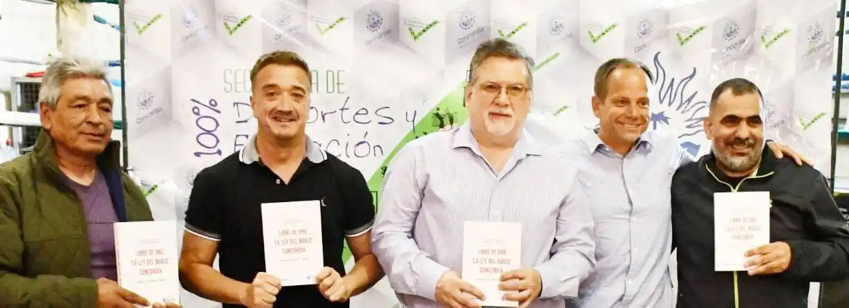 Se presentó el �SLibro de Oro La Ley del Boxeo⬝ con grandes leyendas del deporte local