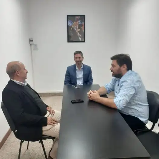 Sigue las gestiones de Fabián Menescardi y ahora apuntando hacia la educación en nuestra localidad.