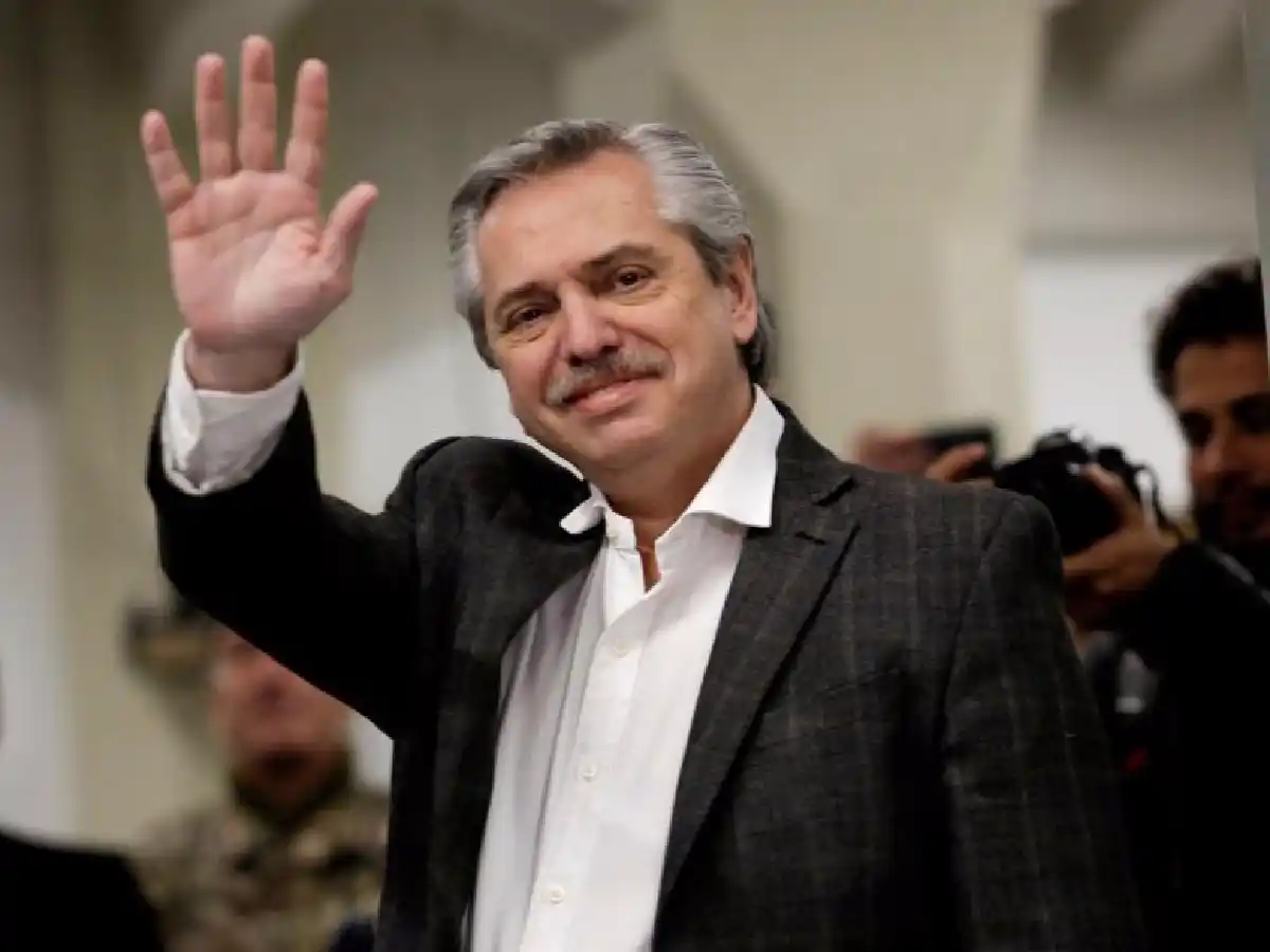 El Presidente llegó a Israel para participar del Foro Internacional del Holocausto