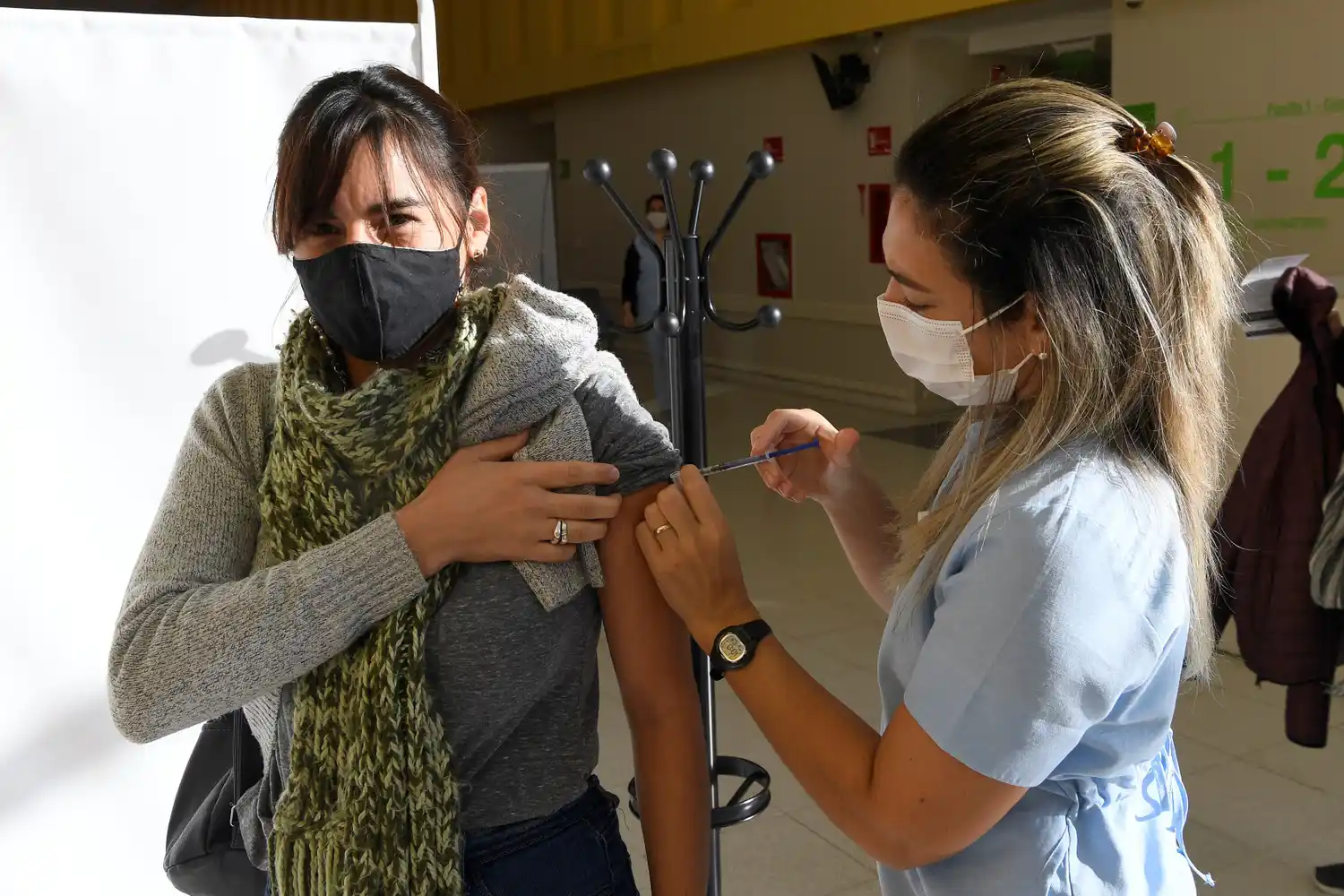 Vacunación: comenzaron a inocular a docentes en la provincia