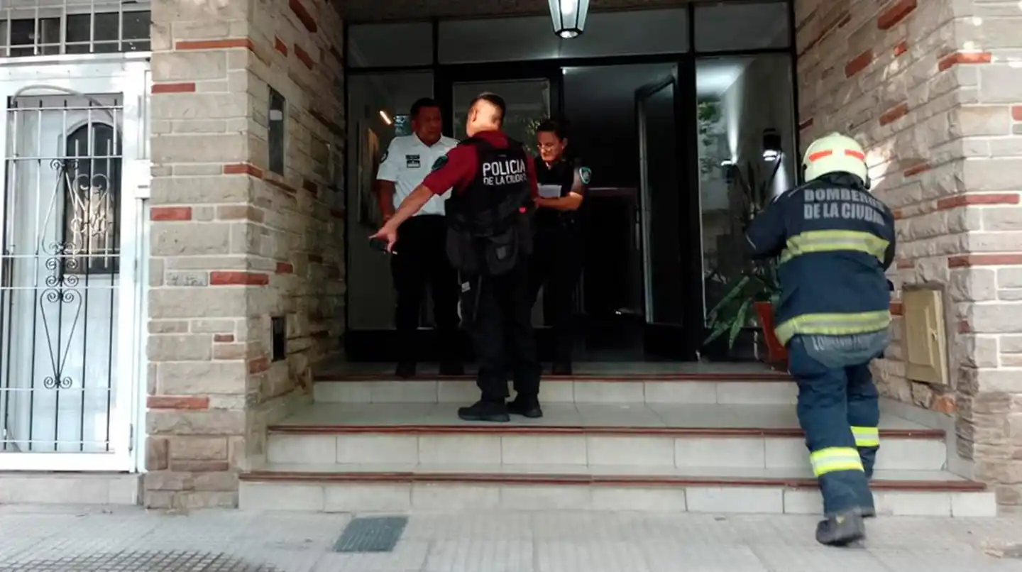 Llegó a su casa y encontró a sus hijos y a la niñera muertos