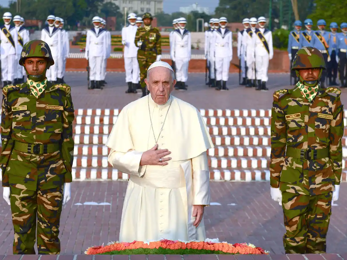 Francisco pide por los rohingya en Bangladesh, pero sigue sin nombrarlos 