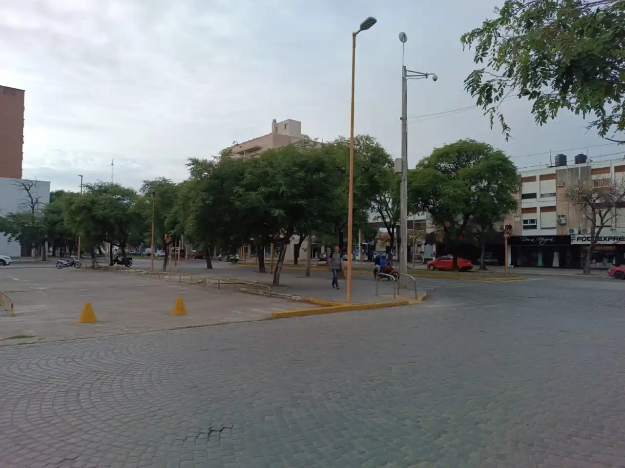 Mañana nublada en la ciudad.