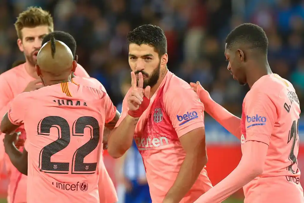 Barcelona venció al Alavés y se acerca al título