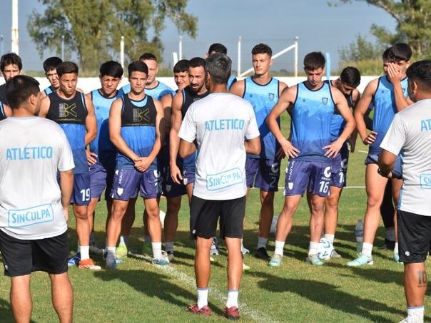 La Crema visita a Sp,Las Parejas en un nuevo cotejo de preparación. Foto: @OficialAMSyD