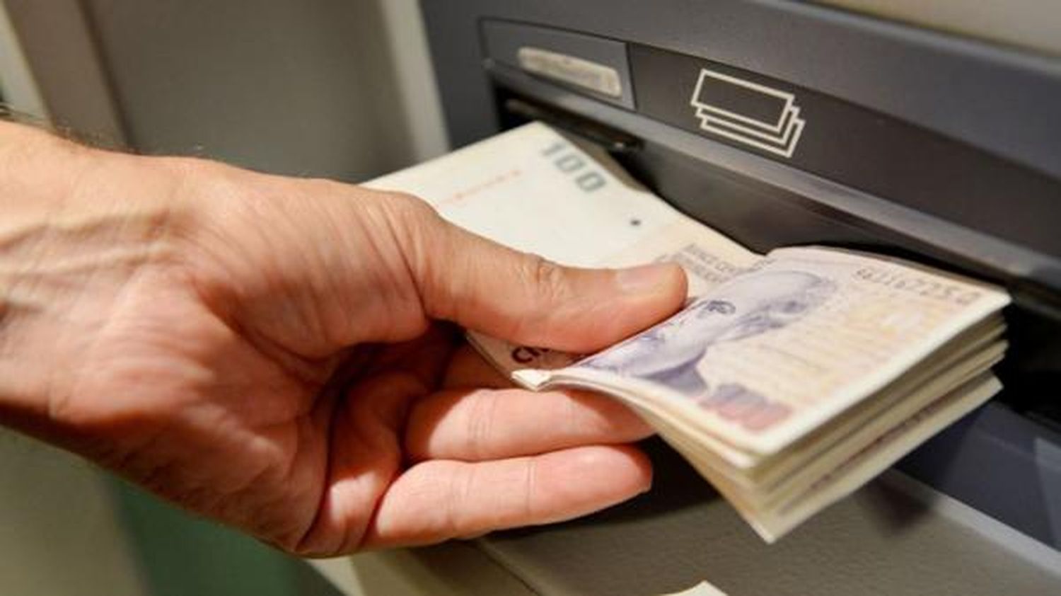 Investigan la circulación ilegal de billetes legítimos