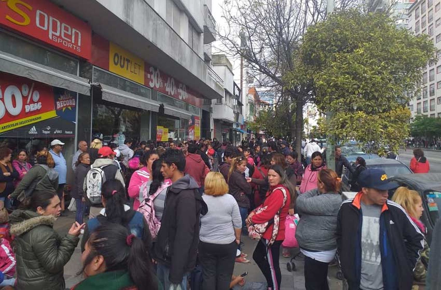 Organizaciones protestan contra la crisis y la inflación