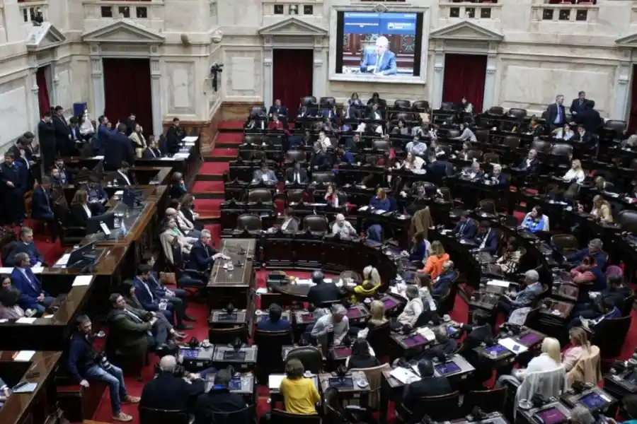 El Gobierno buscará sesionar el martes para avanzar con el proyecto de ley ómnibus