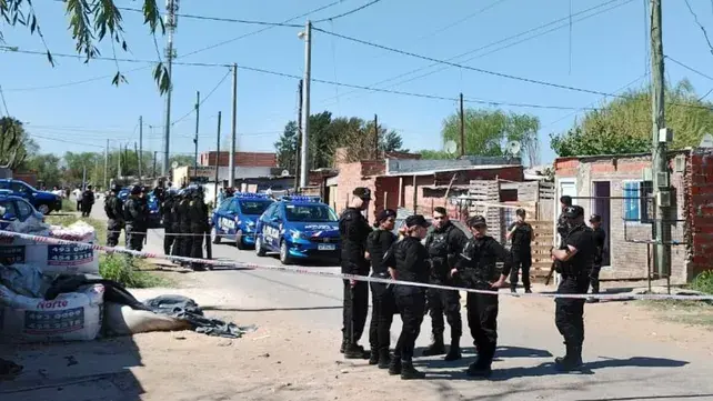 Pelea entre vecinos termina con un joven baleado en la cabeza y una mujer policía detenida