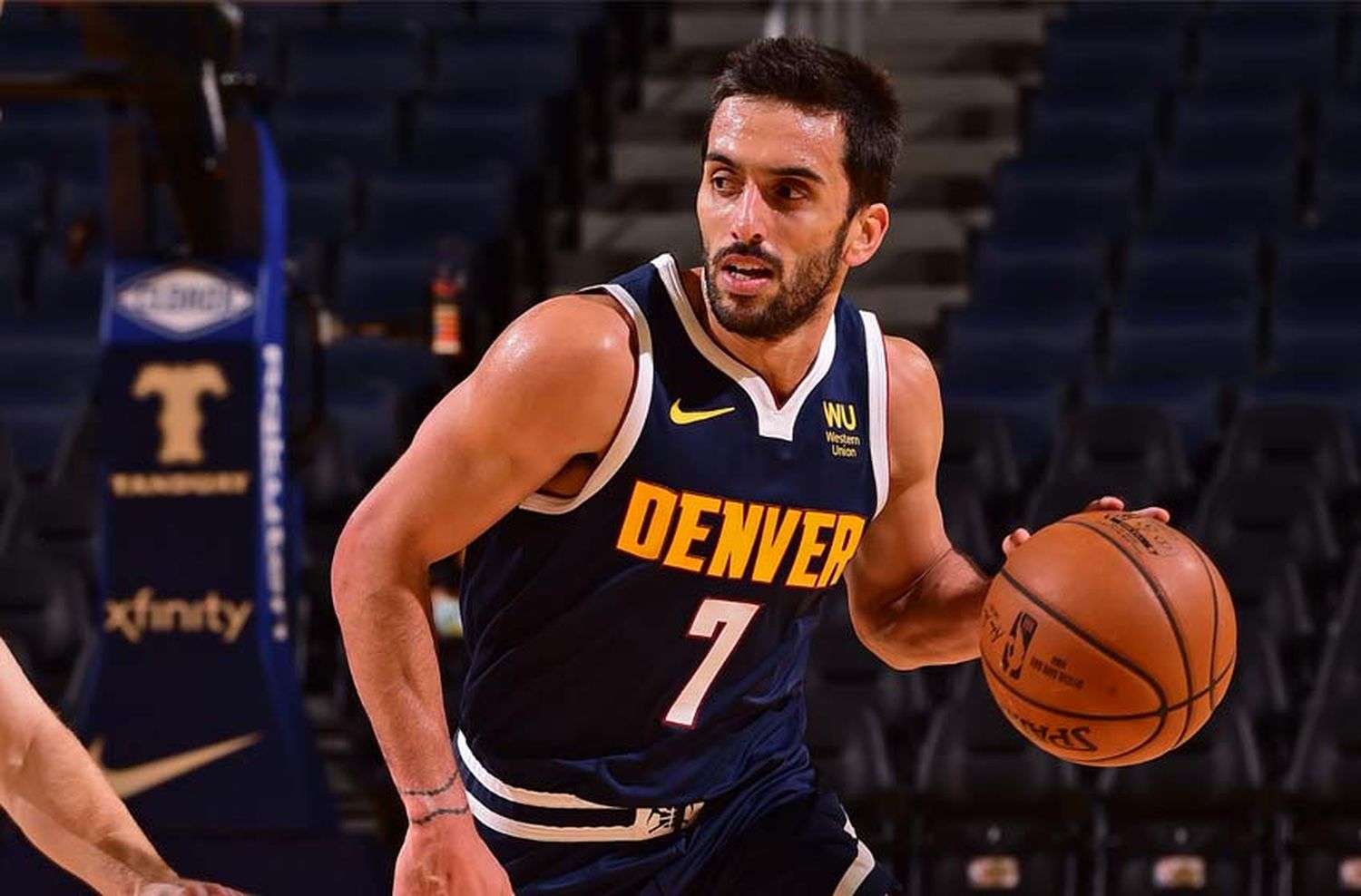 Campazzo se retiró con dolor en la rodilla derecha en la derrota de Denver contra los Lakers