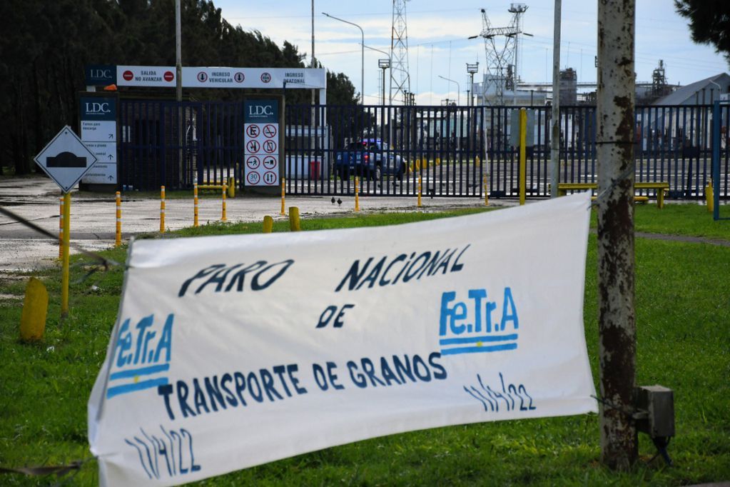 Mínima actividad en los puertos por el paro de camiones