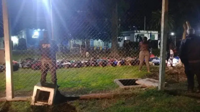 Baradero: tras un motín en la Unidad Penal 11, recapturaron a 2 presos que se habían fugado y trasladarán a 40 internos