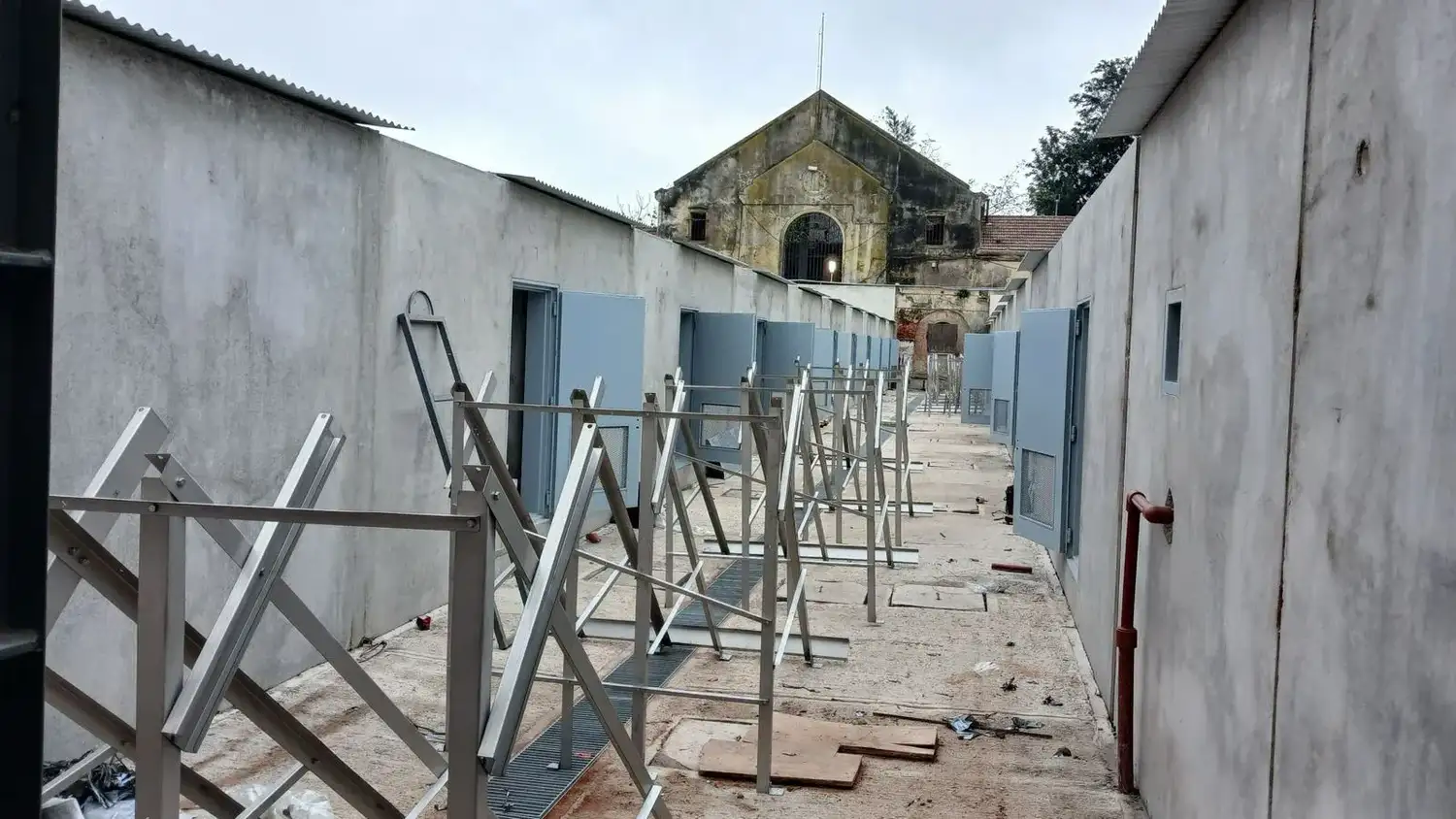 Coronda: avanza la etapa final de cuatro nuevos pabellones de aislamiento en la cárcel - 3