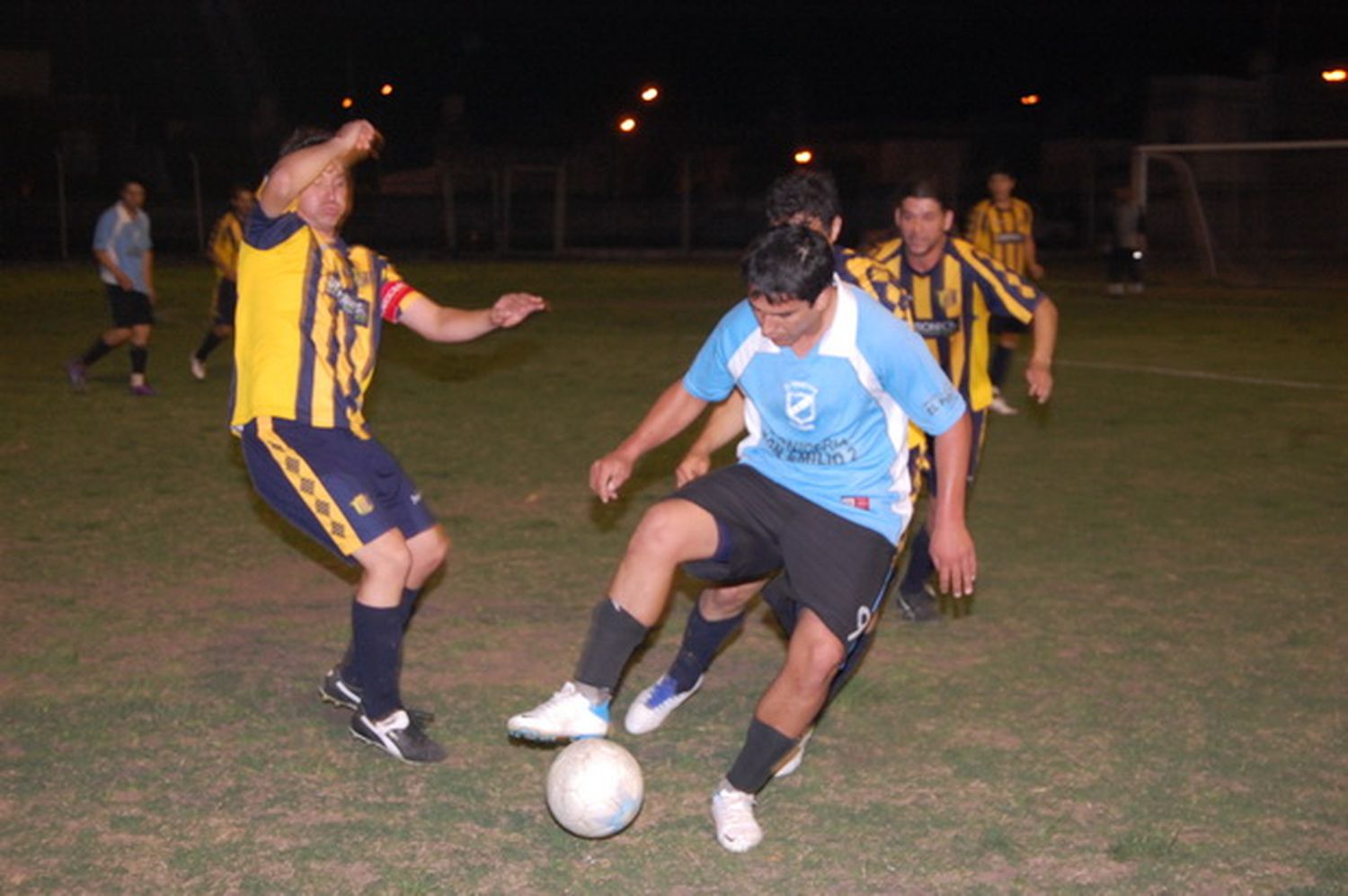 Fútbol Local. Juventud de Urdinarrain venció a Defensores del Oeste 2 a 1