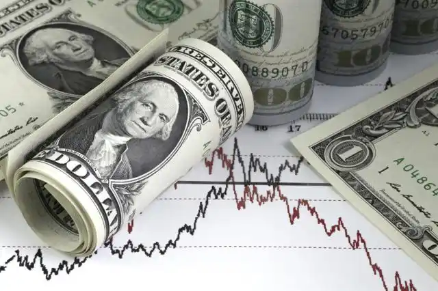El dólar subió por tercera jornada consecutiva y en algunos bancos se vendió a $29