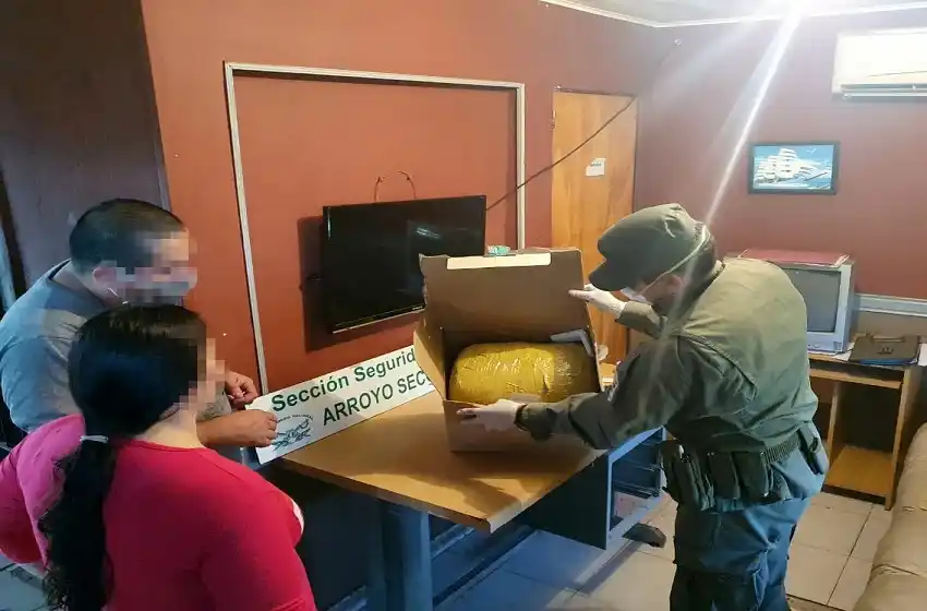 Hallaron más de 6 kilos de marihuana escondidos en un transporte de cargas