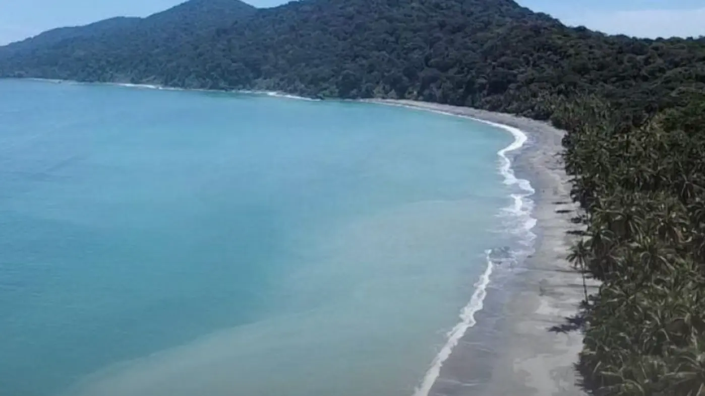 Panorámica de la costa del Pacífico colombiano, donde las autoridades levantaron recientemente la alerta de tsunami tras el fuerte sismo registrado en Kamchatka, Rusia.