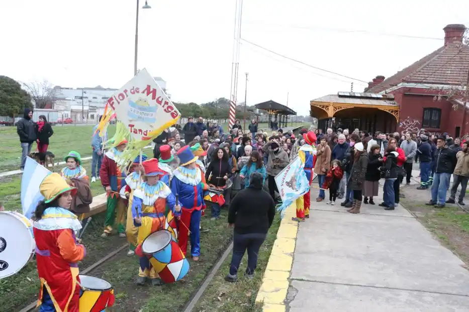 Se manifestaron  en la Estación para exigir que “vuelva el tren” 