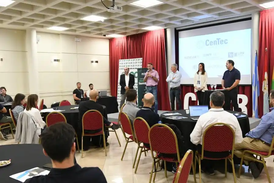 Este 16 y 17 de noviembre, en el Salón de Usos Múltiples del Centro Comercial e Industrial de Rafaela y la Región, se está desarrollando la 1ª Jornada Nacional de Actualización Industrial.