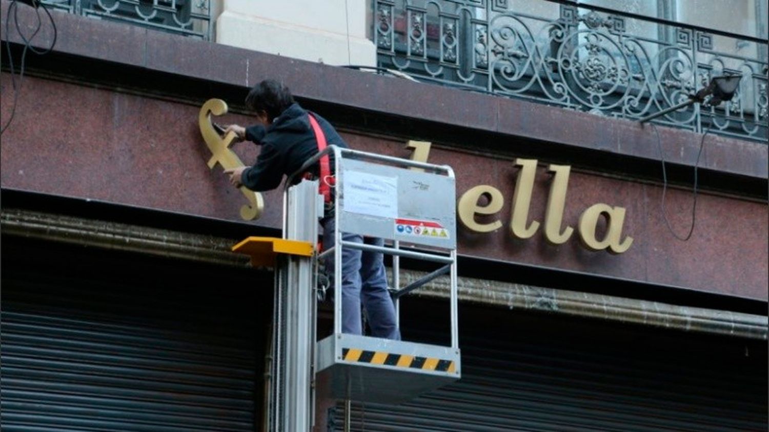 Tras el cierre en Rosario, Falabella subastará online más de 10.000 productos