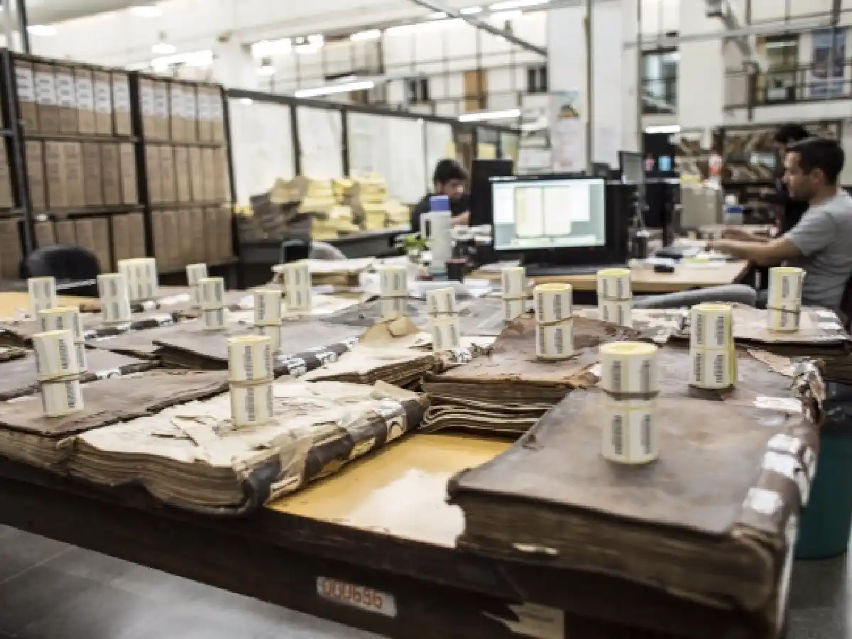 El Registro de la Propiedad se deshace de 120 toneladas de documentos