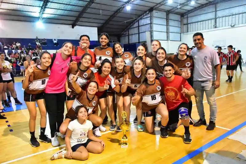 Defensores de Evita y San
Martín gritaron campeón