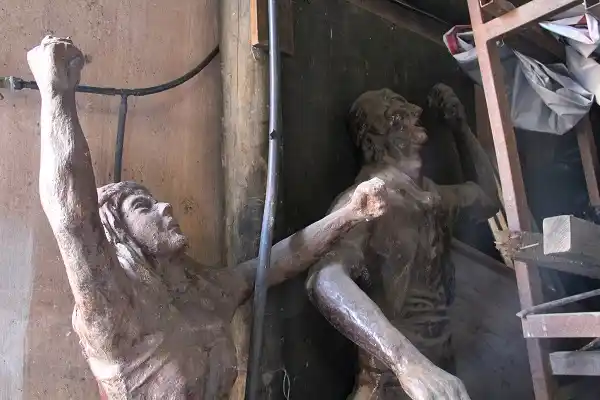 Parte del monumento a Pancho Ramírez podría estar en los Galpones del Puerto