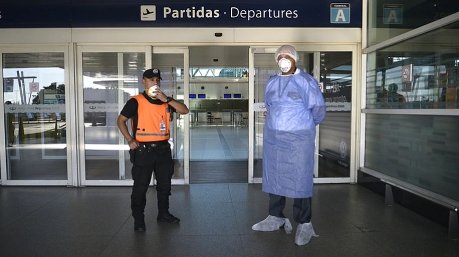 Reducen frecuencia de vuelos del exterior: Recomendación a mayores de 60 años para que no viajen