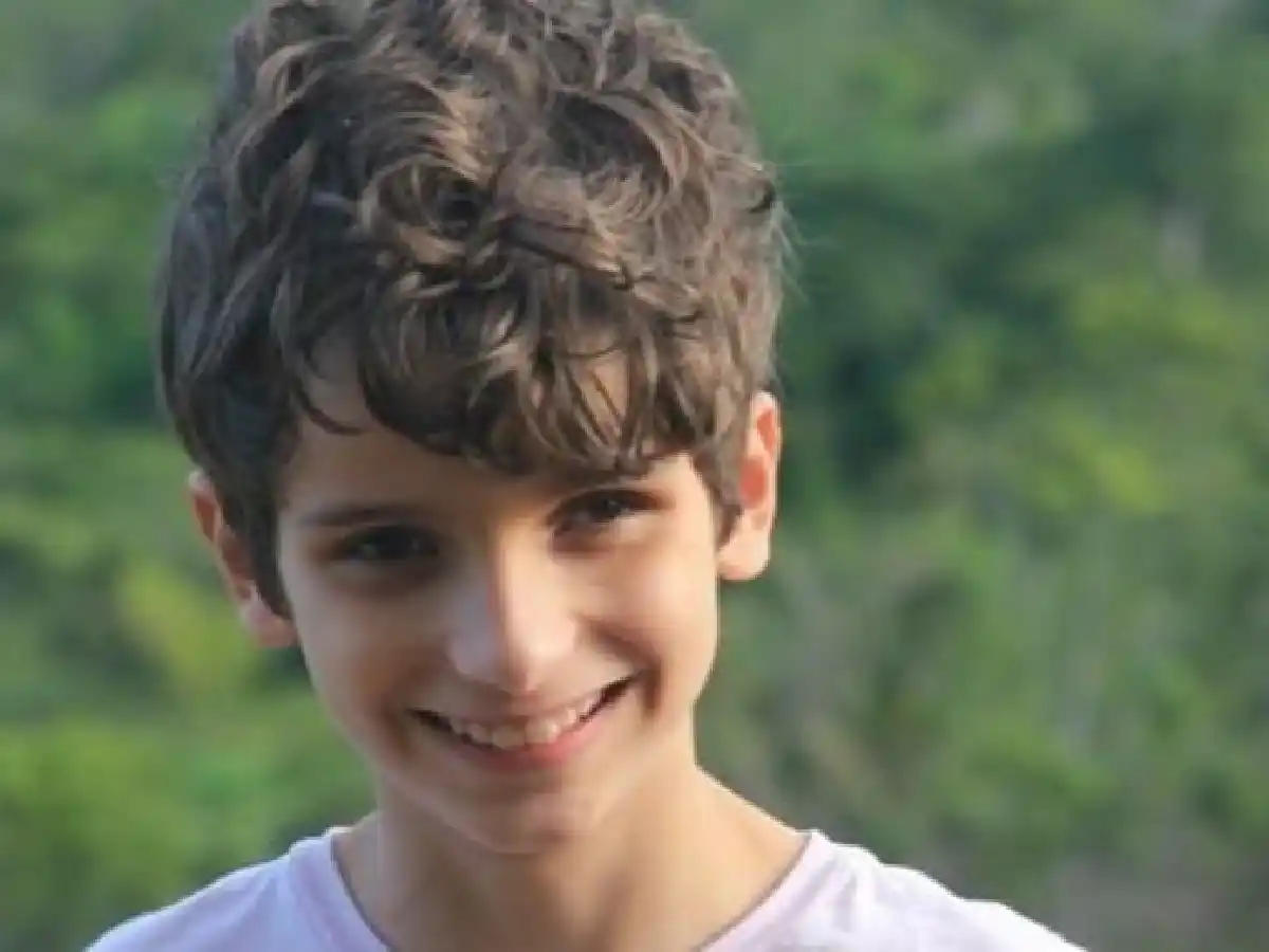 Tiene 11 años y adaptó el álbum del Mundial al sistema braille