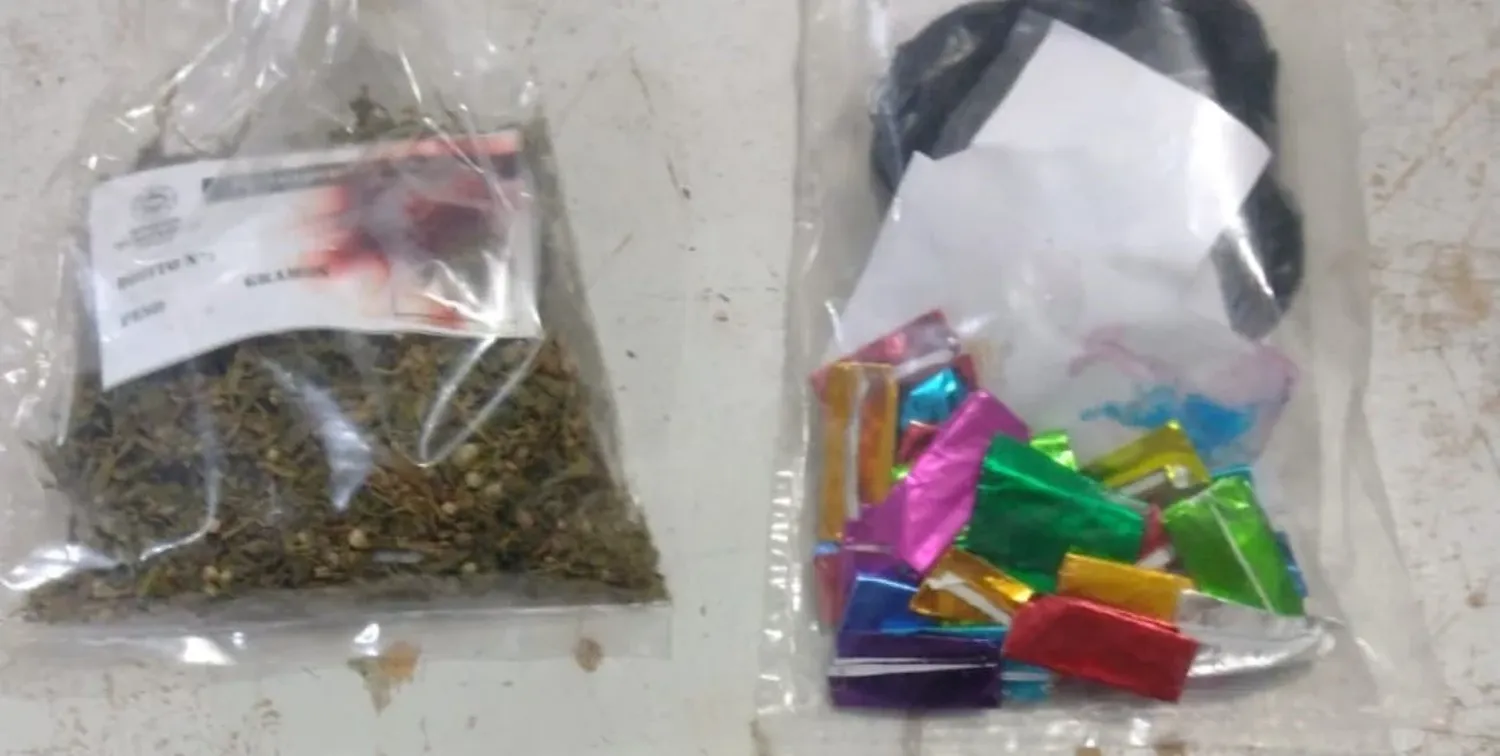 En sobres satinados, intentó ingresar con cocaína en una visita a presos en Las Flores