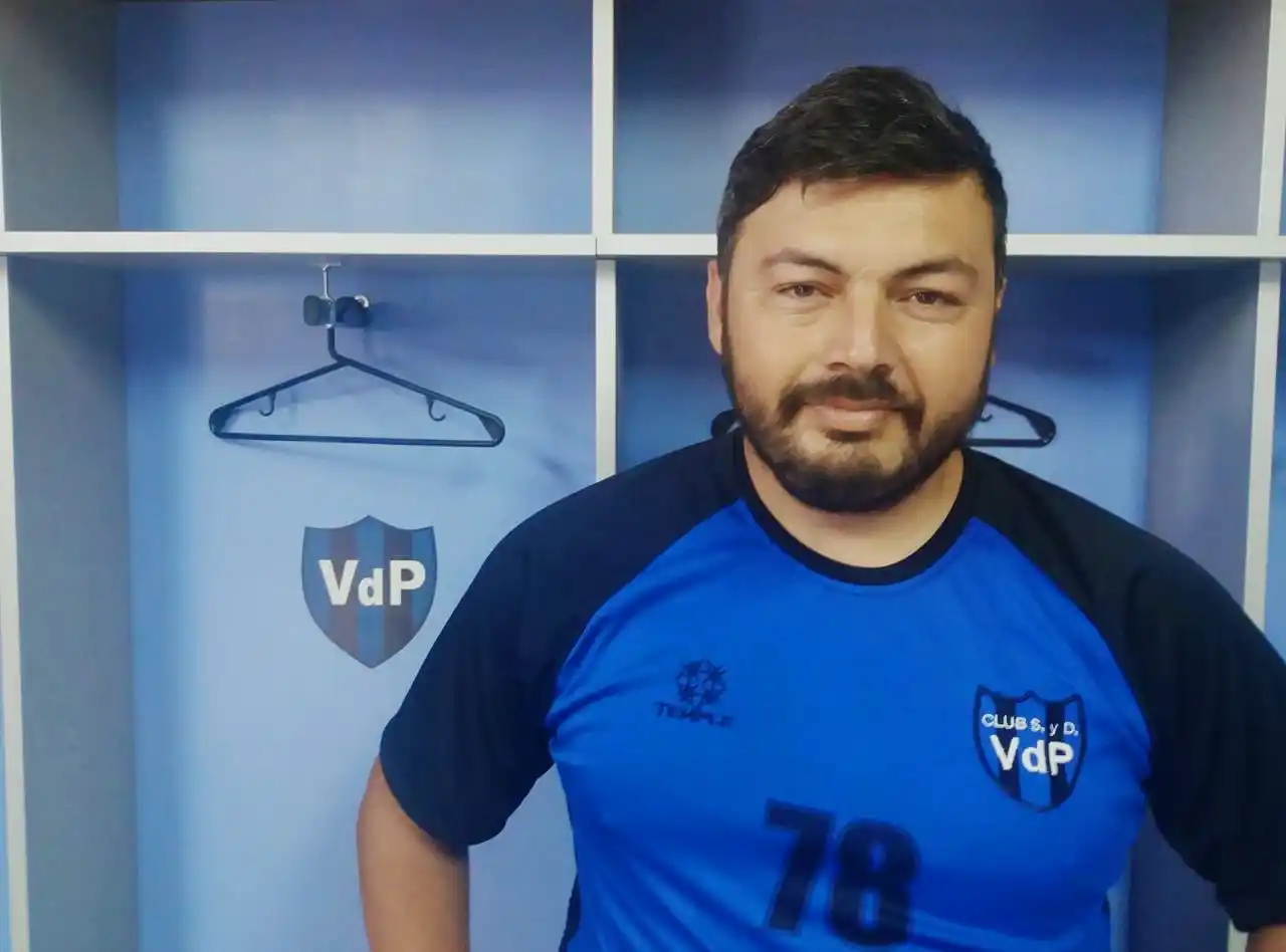 Esteban Novillo DT de Villa del Parque