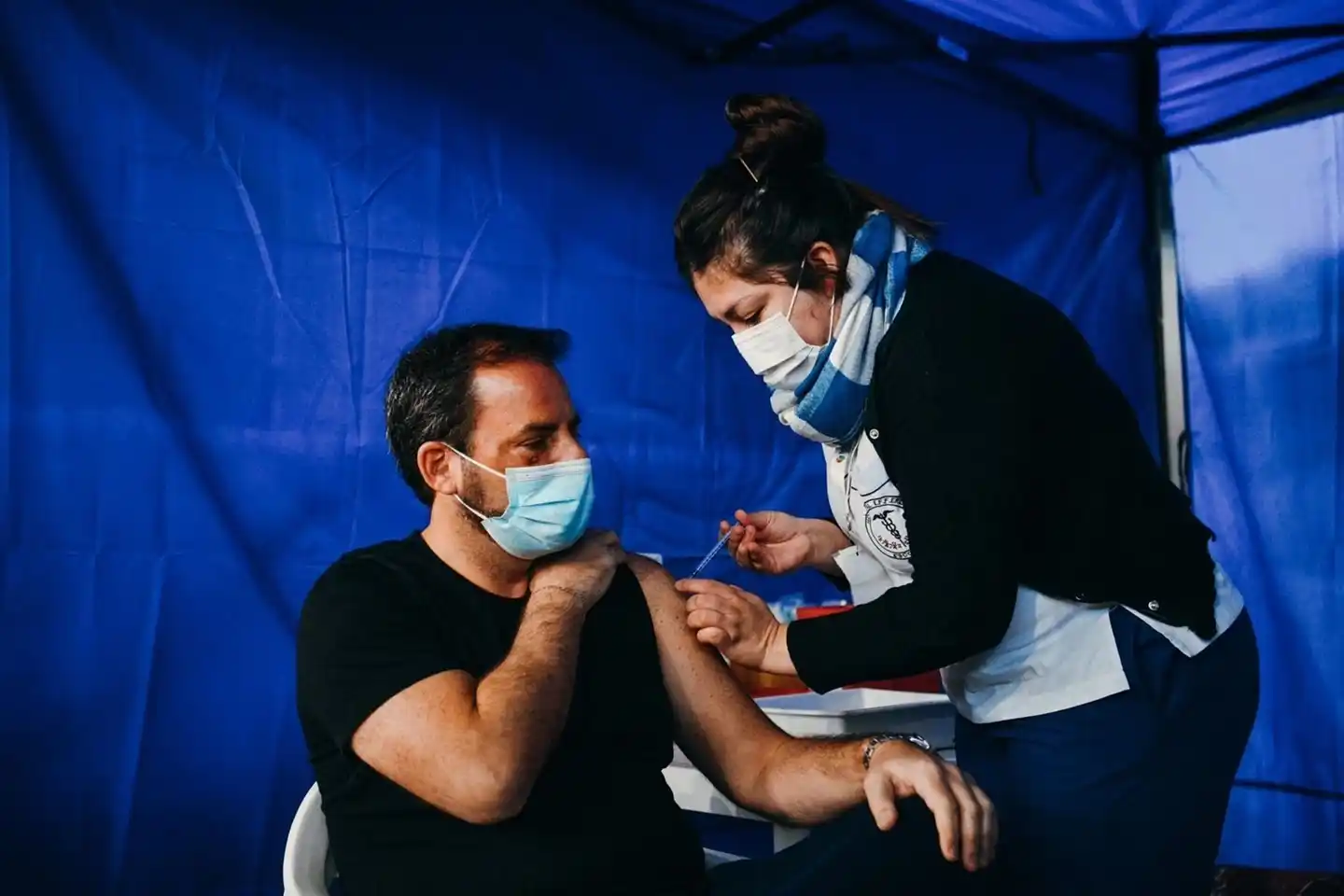 Escobar: Tras superar el coronavirus, se vacunó Sujarchuk con la primera dosis