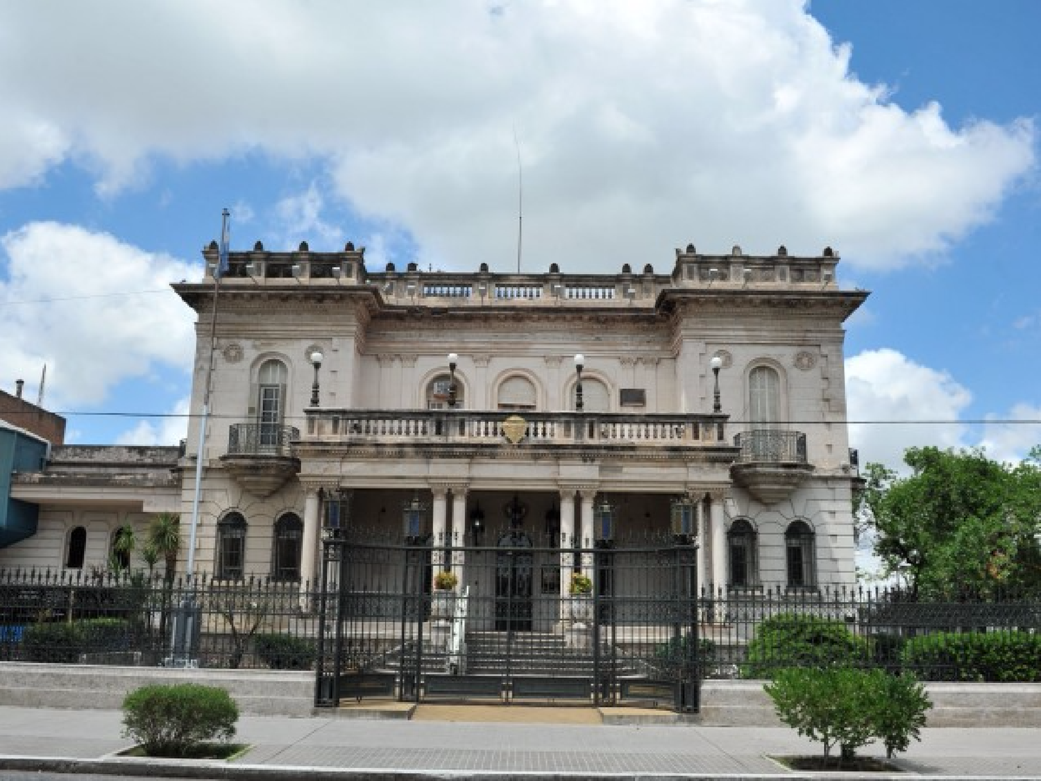 ¿Cuánto cobra el intendente y los funcionarios municipales?