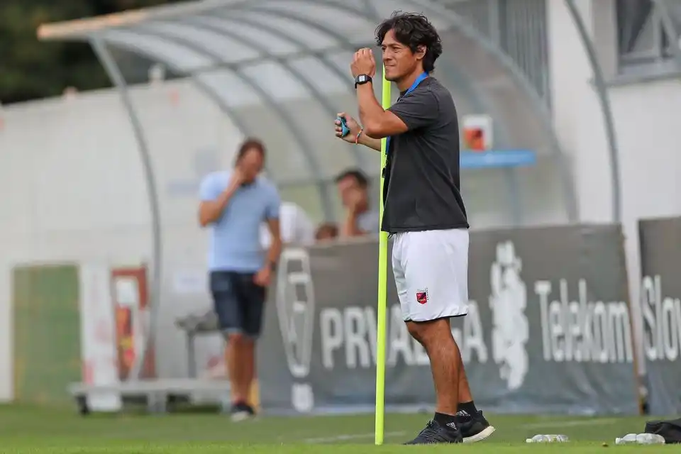 Una dura derrota para el equipo de Camoranesi
