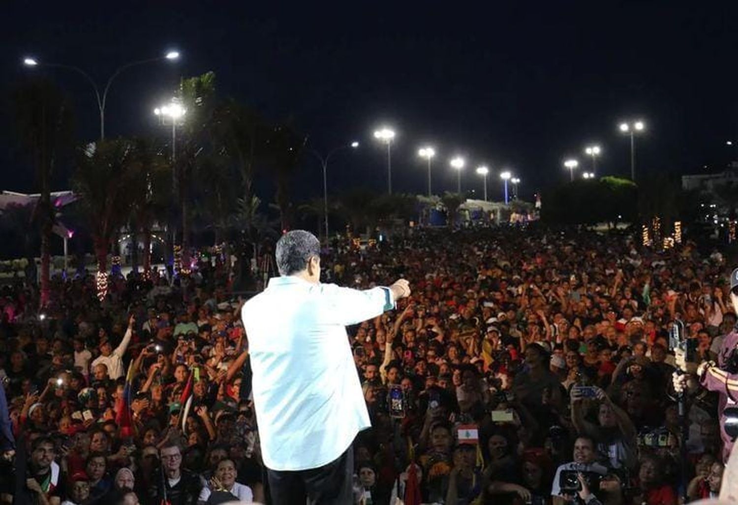 «LA ABEJA REINA se quedó sin abejas y se prepara para irse»: Maduro alerta sobre supuestos planes de María Corina