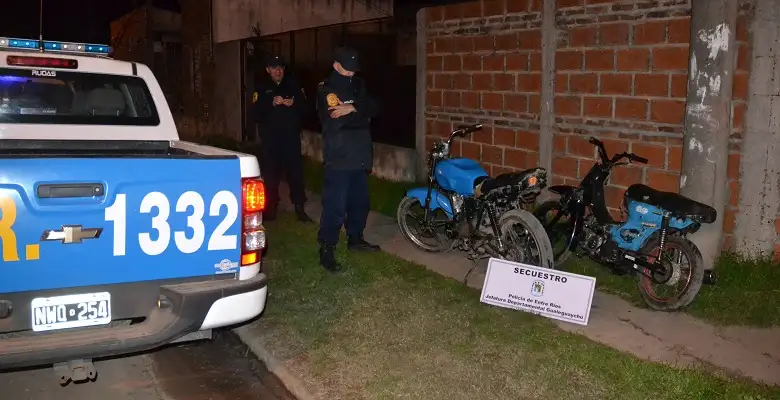 Vieron llegar a la Policía y abandonaron dos motos en la calle 
