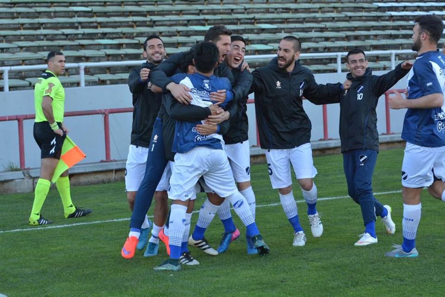 Alvarado se tomó revancha y goleó en el Minella