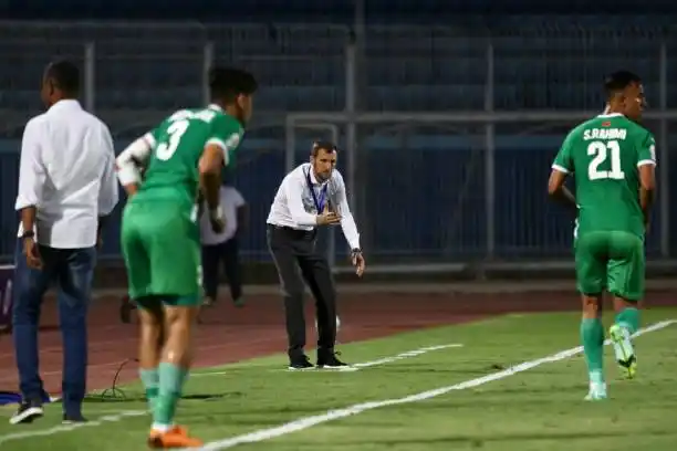 Emiratos Arabes necesita ganar