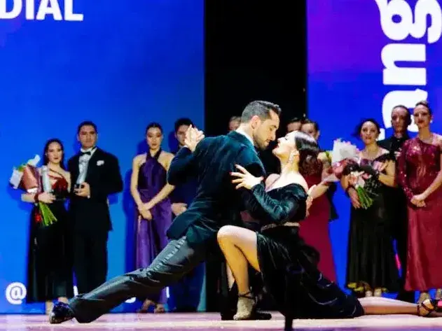 Una pareja argentina se impuso entre 800 duplas y ganó el Mundial de Tango: “Reivindicamos el romance y la ternura”