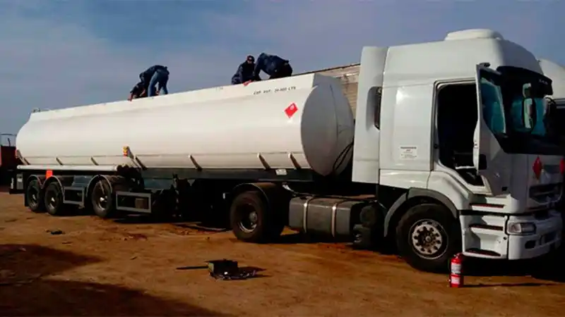 Secuestran 3100 kilos de marihuana escondidos en un camión cisterna