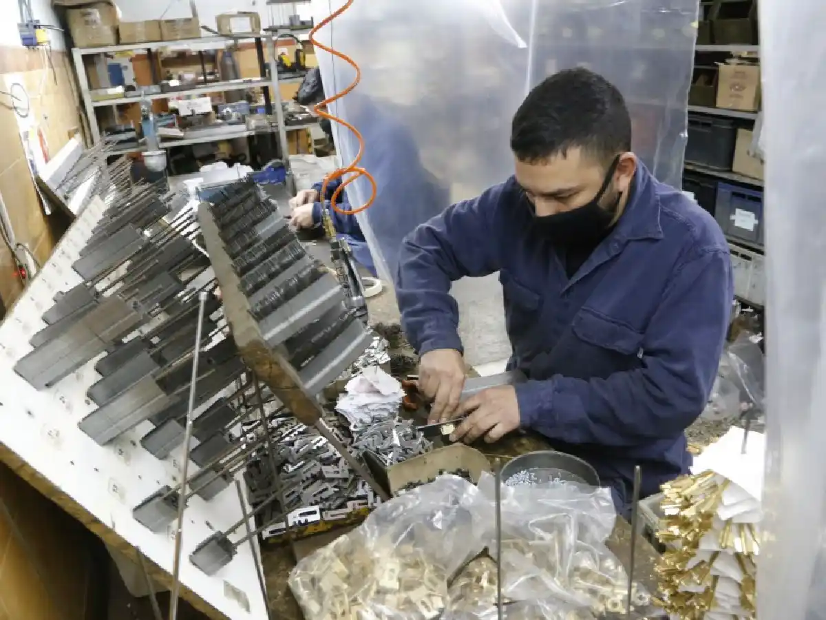 La producción industrial pyme registró en julio una mejora de 1,7% interanual